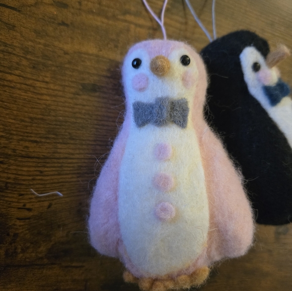 Set of 2 needle felted penguin Christmas tree hanging ornaments - NWOT, unused - Picture 2 of 5